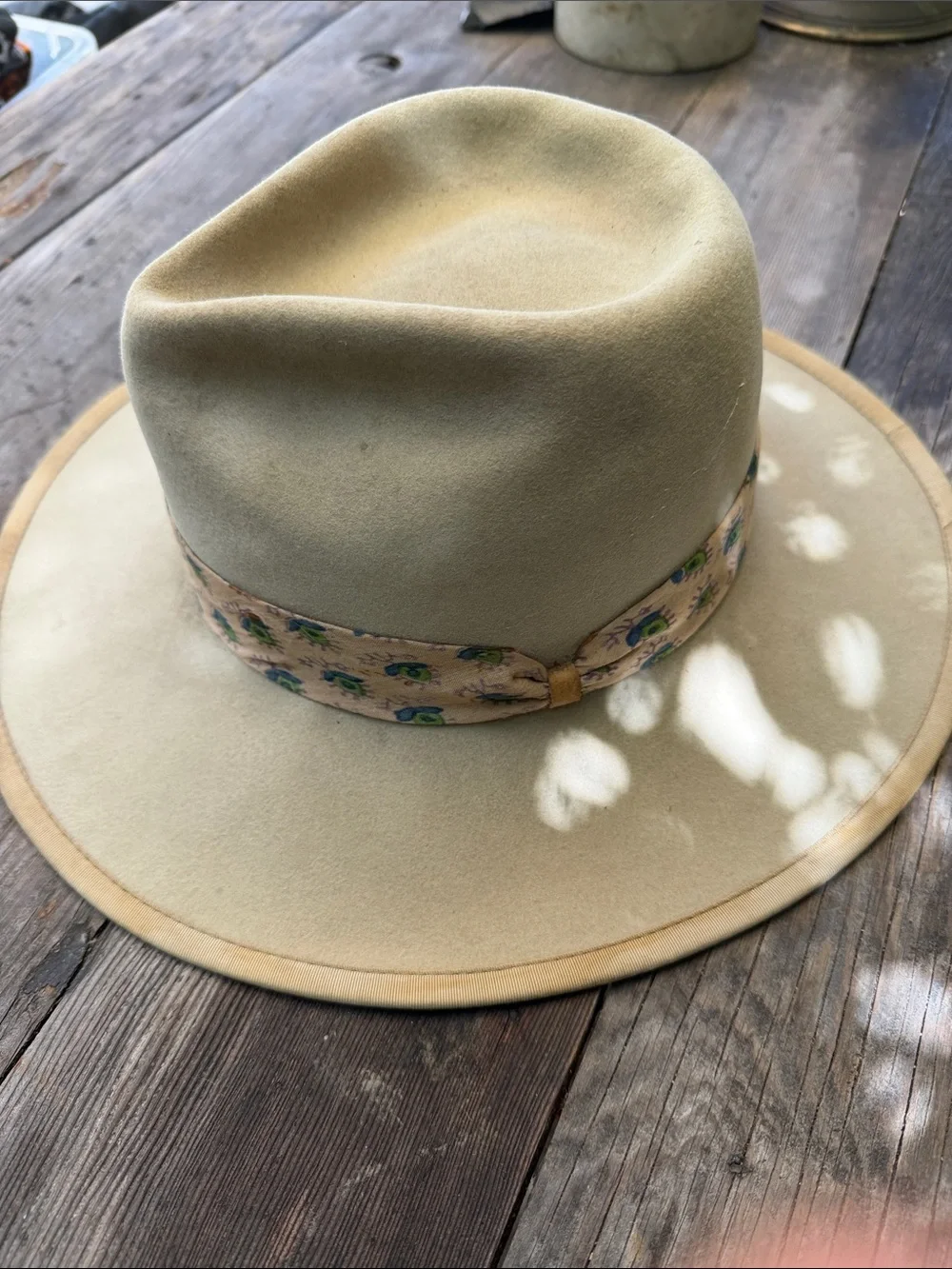 Vintage Wide Brim Felt Fedora with Decorative Band - Beige